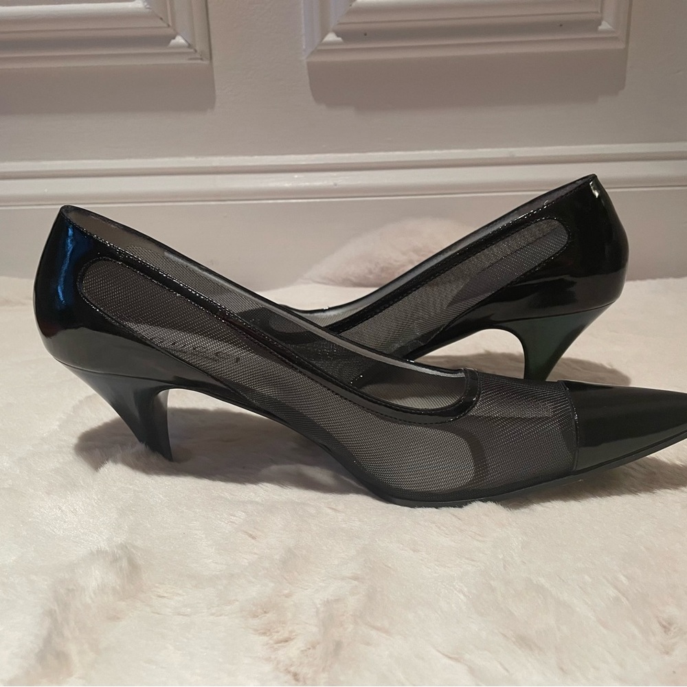 Gucci Patent Leather Pumps Black with Dark Green Heels - Picture 3 of 10